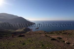 Plage de Zouanif, l\'accès se fait par les falaises du nouveau village