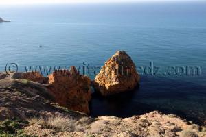Jolis rochers, Plage de Zouanif, l\'accès se fait par les falaises du nouveau village