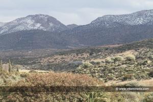 Tlemcen Train sous les montagnes enneigées