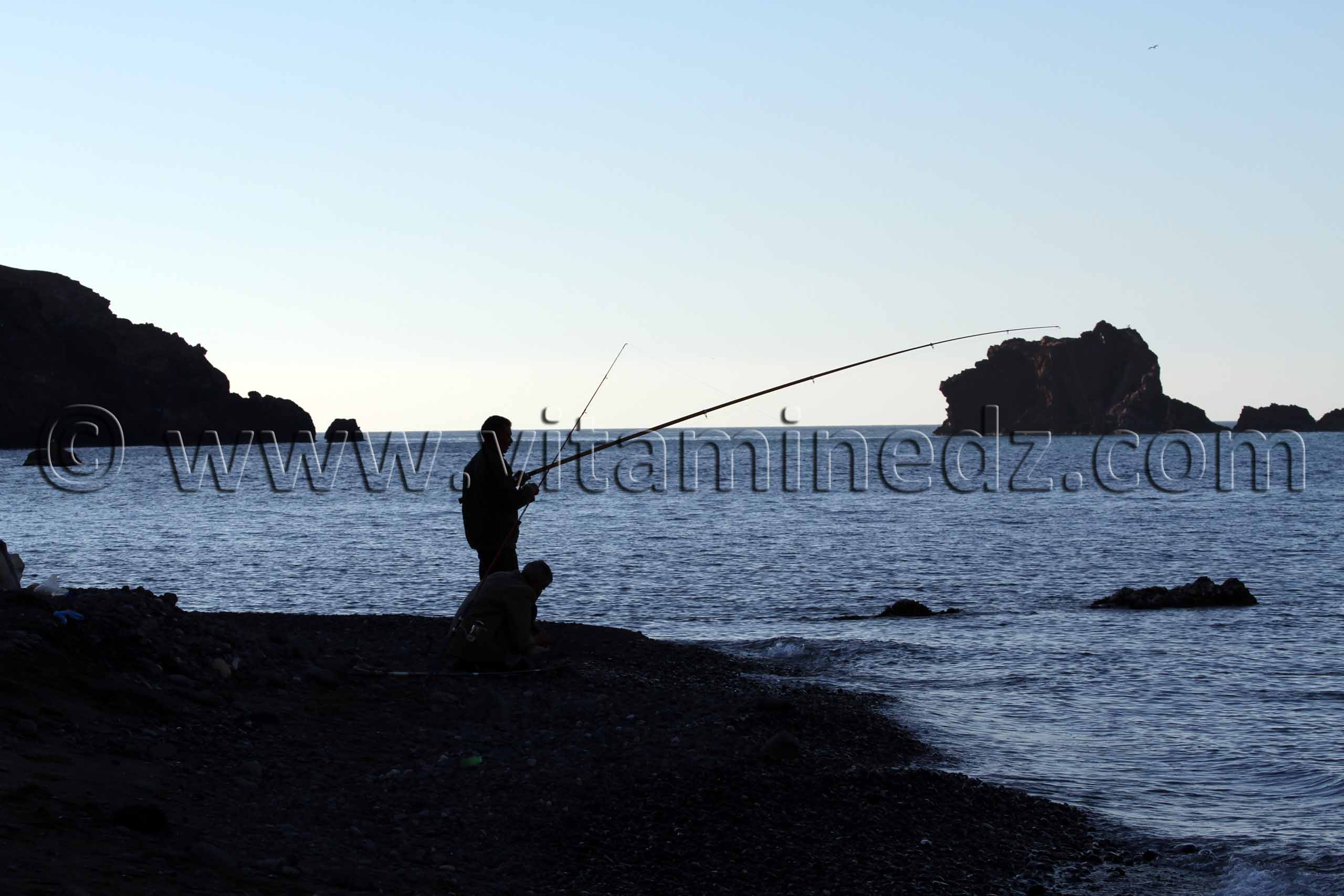 Pêcheurs, Plage de Zouanif, l'accès se fait par les falaises du nouveau village