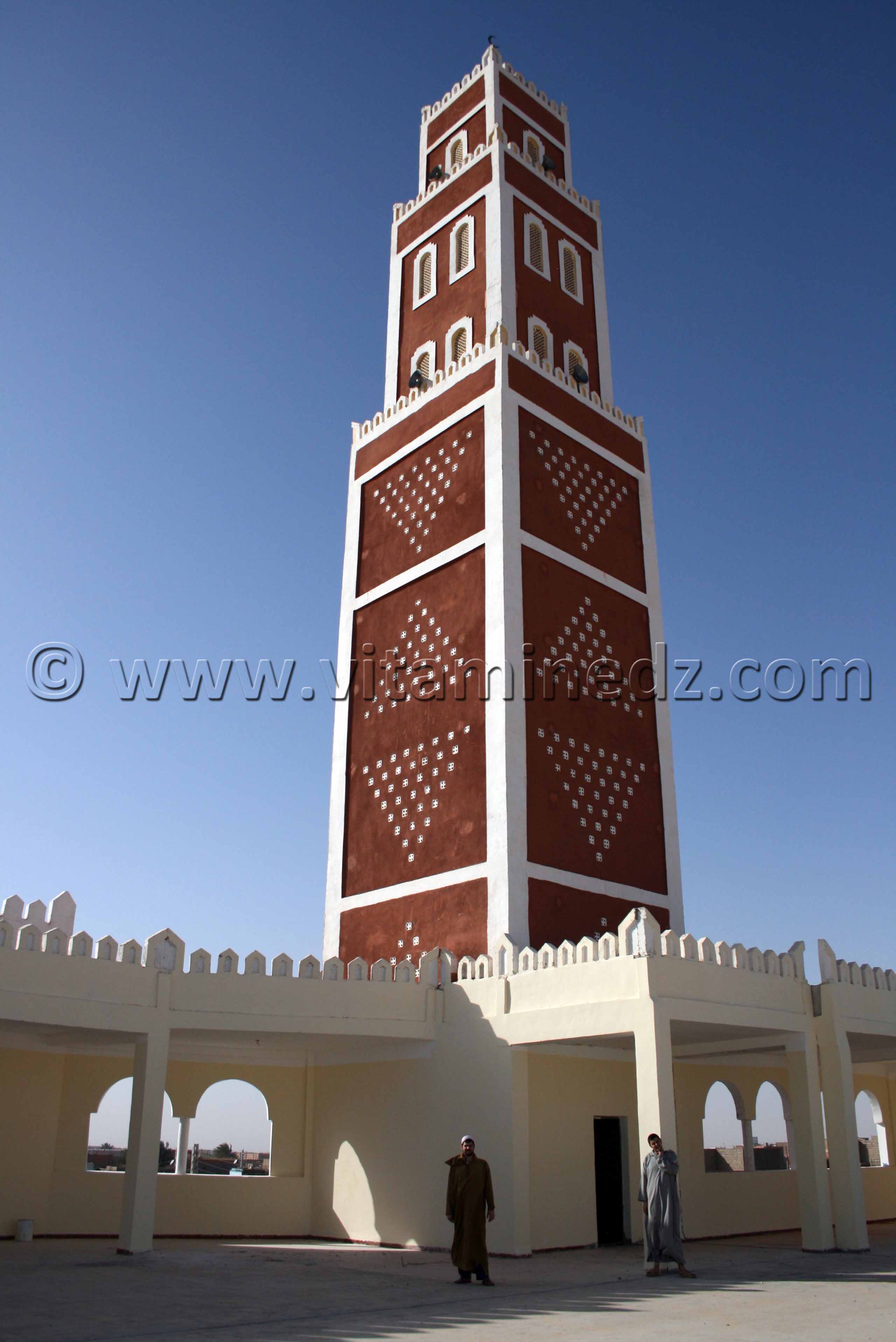 Minaret de la nouvelle mosquée de la Zaouia de Cheikh Belkbir à Adrar