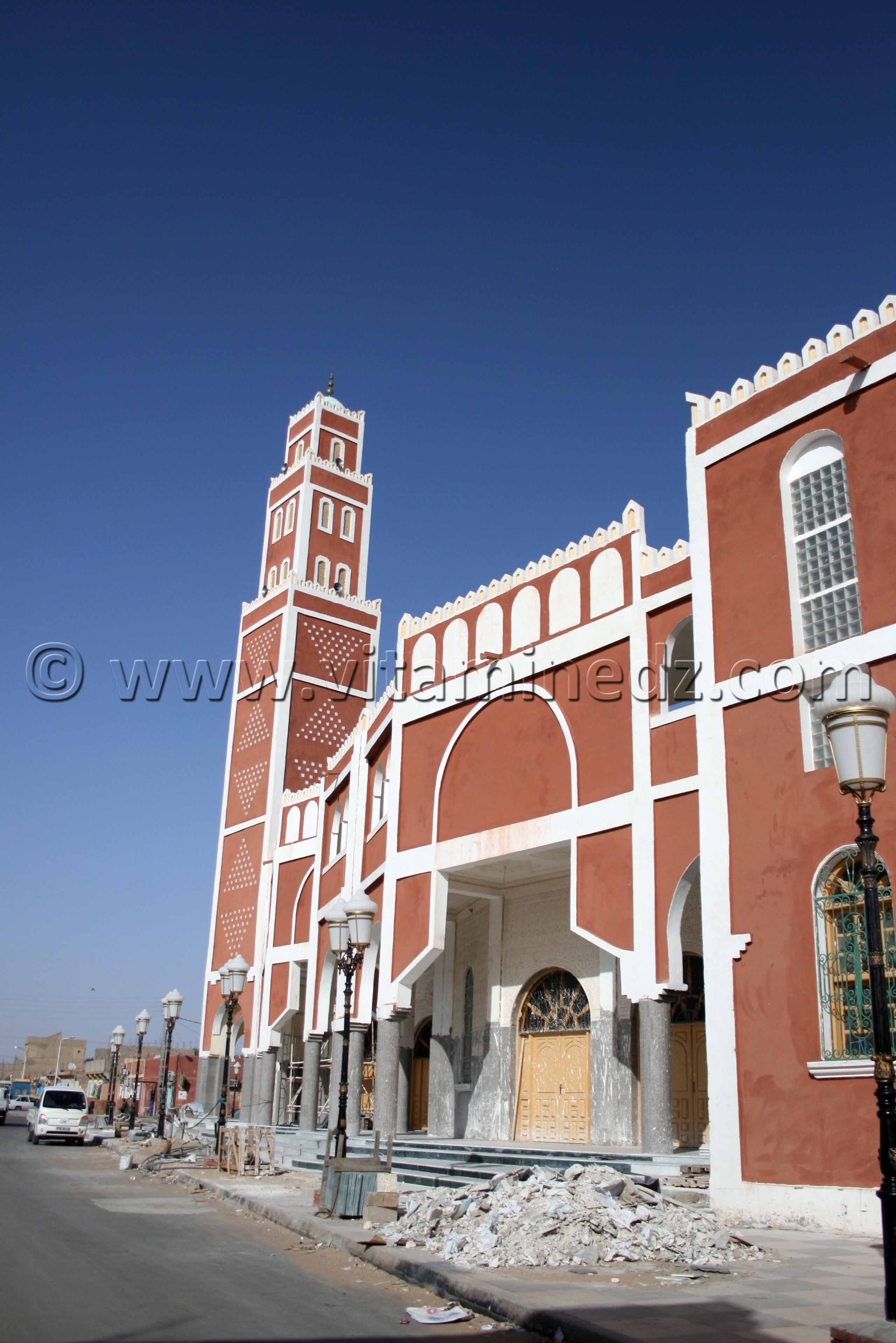 La nouvelle mosquée de la Zaouia de Cheikh Belkbir à Adrar encore en chantier en 2009