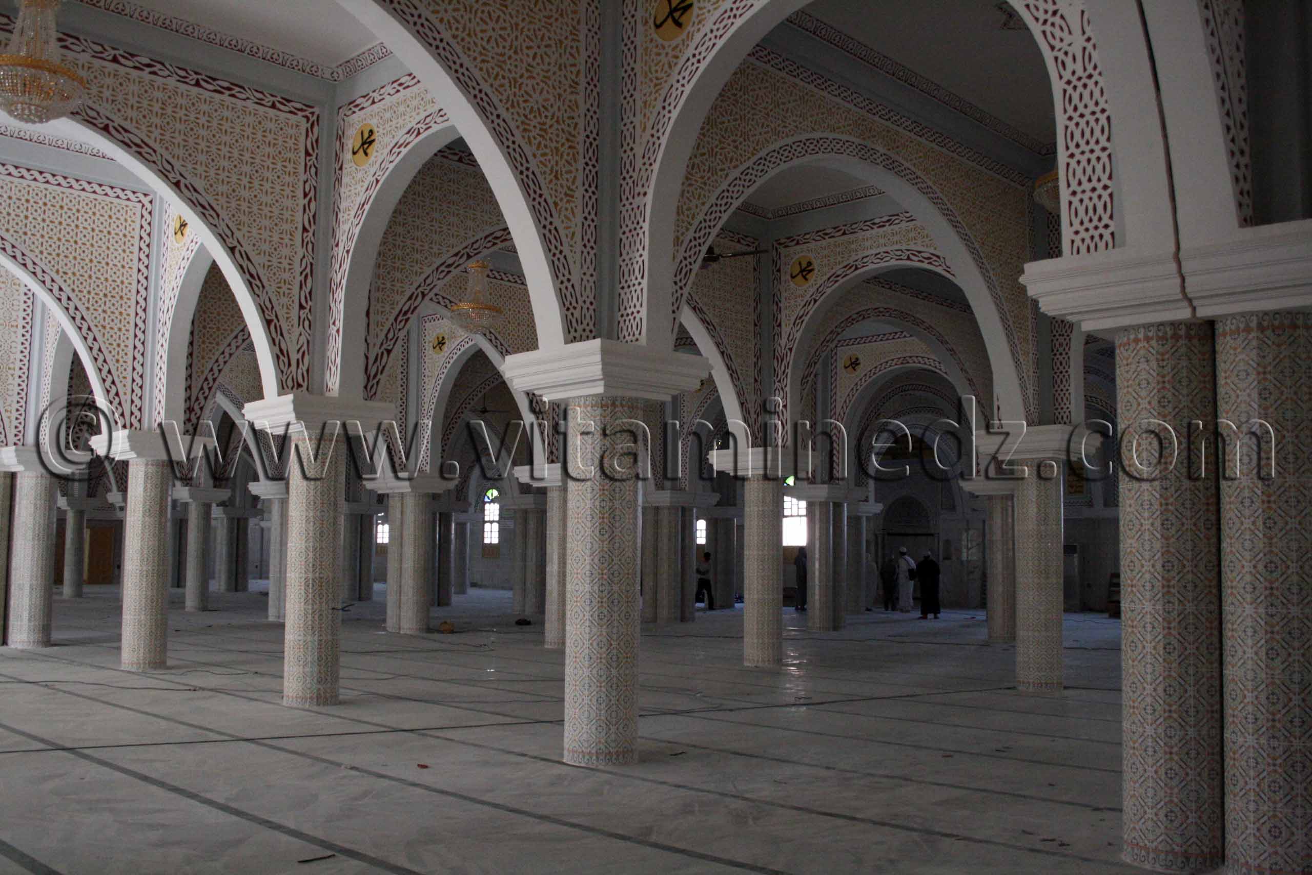 Intérieur de la nouvelle mosquée de la Zaouia de Cheikh Belkbir à Adrar