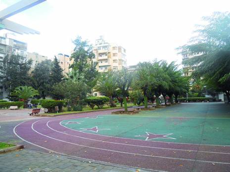 Oran - Jardin de la rue Khémisti:  Un bel espace vert qui se fait discret !