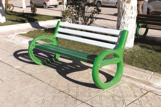 Ils ont été importés en devises fortes:  Des bancs publics sèment la discorde à Batna