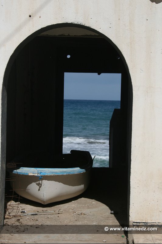 Tlemcen - Sidna Youchaa plage. Cabanon, pieds sur mer.