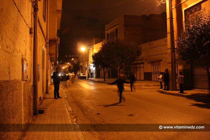 Rue de Paris, Un Mouled à Tlemcen, les rues sont investies par les pétards