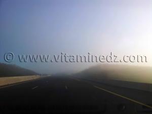 Autoroute Est Ouest dans le brouillard