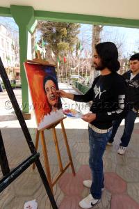 Etudiants des Beaux arts de Tlemcen, peinture de portraits de chouhadas, à la maison de la culture Abdelkader Alloula.