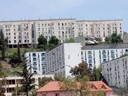 Constantine - Cité Bentellis: Des façades badigeonnées en guise d’amélioration urbaine