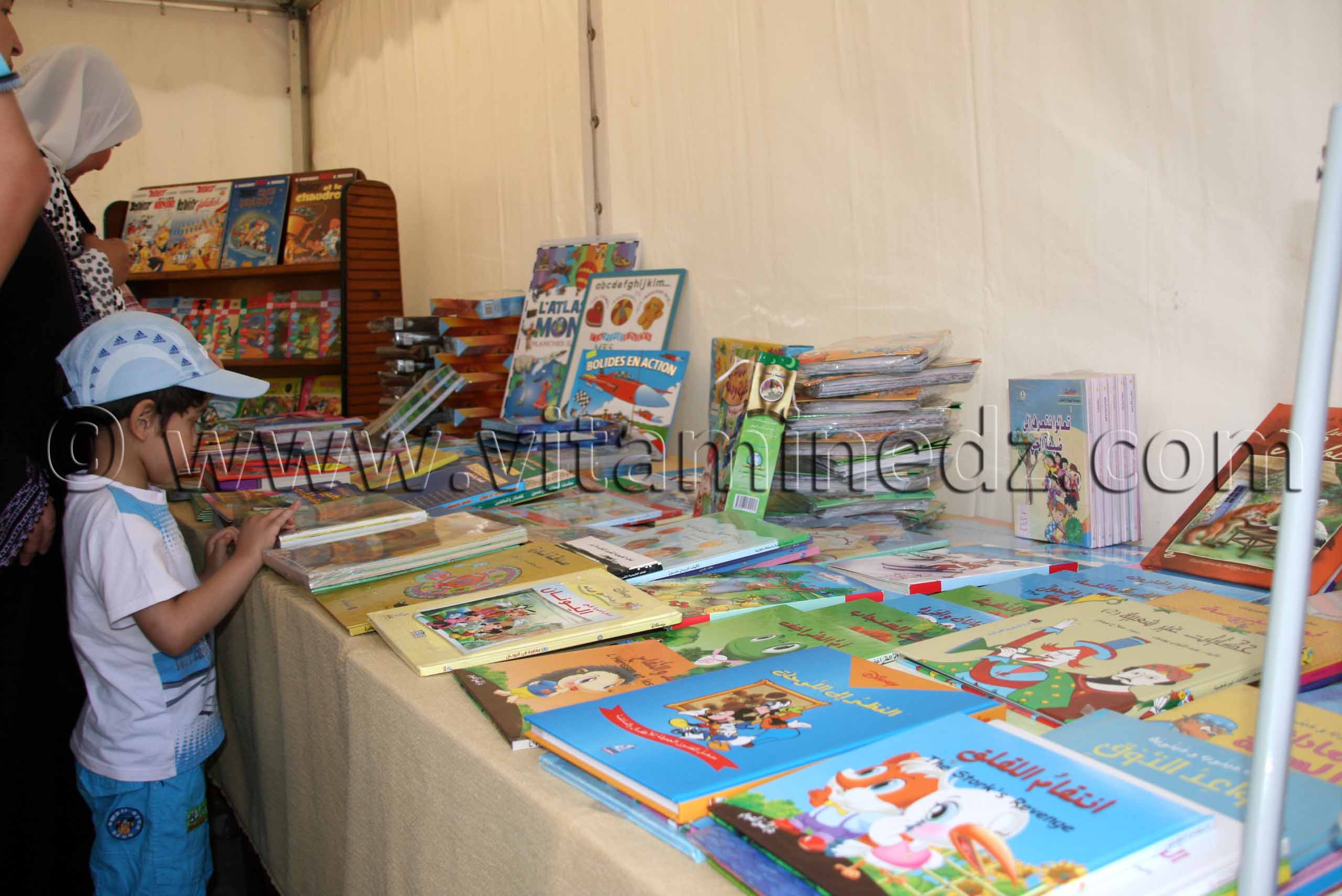 Tlemcen, livres pour enfants lors du FELIV au palais d'El Mechouar (25.06.2011)