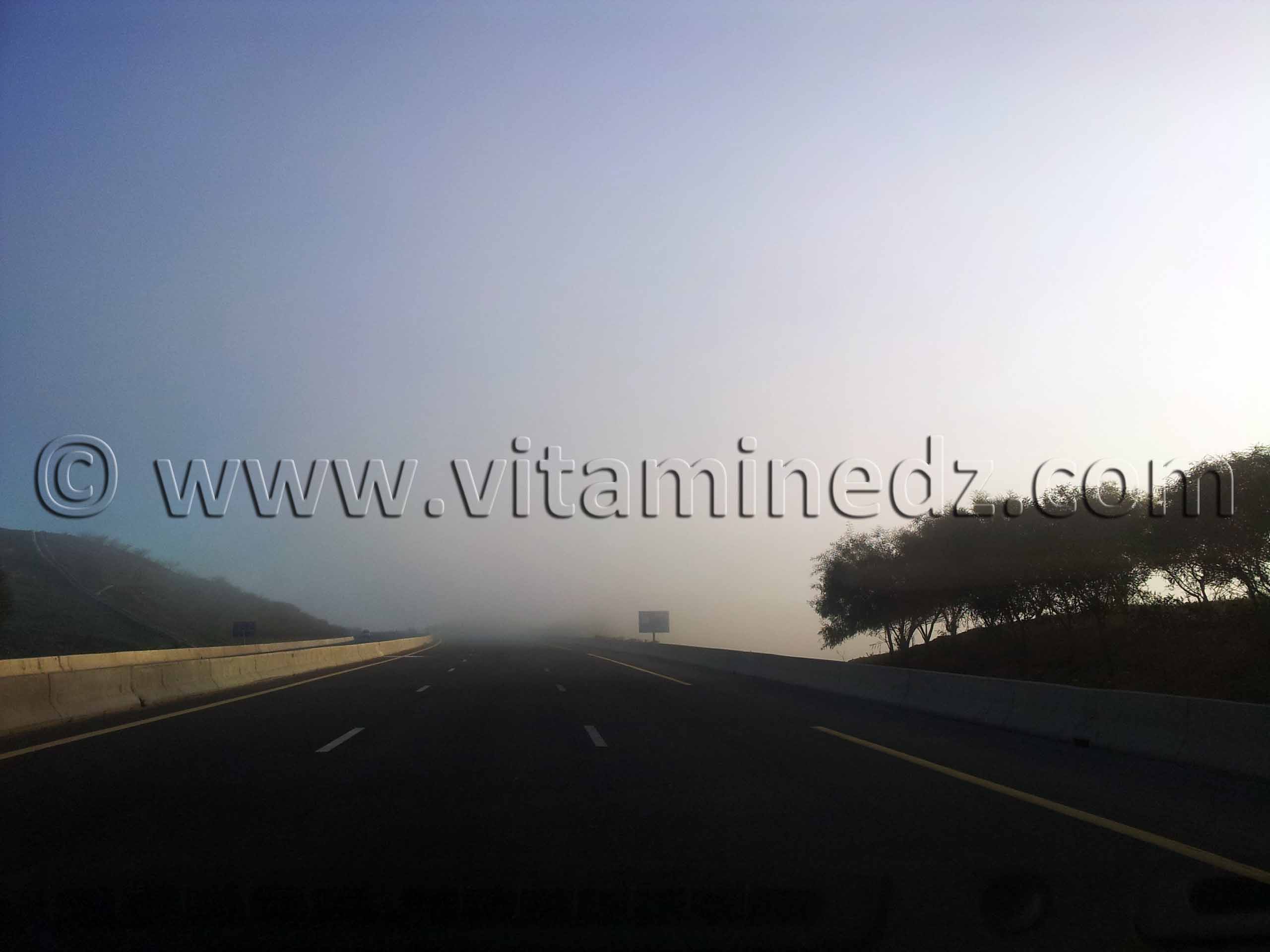 Autoroute Est Ouest dans le brouillard du coté de Yellel