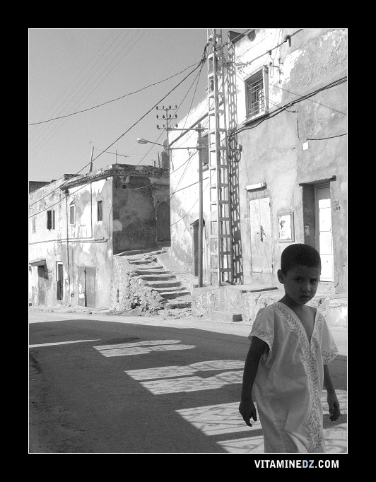 Photo Enfant de Mostaganem, ancien quartier près du Oued Ain Sefra