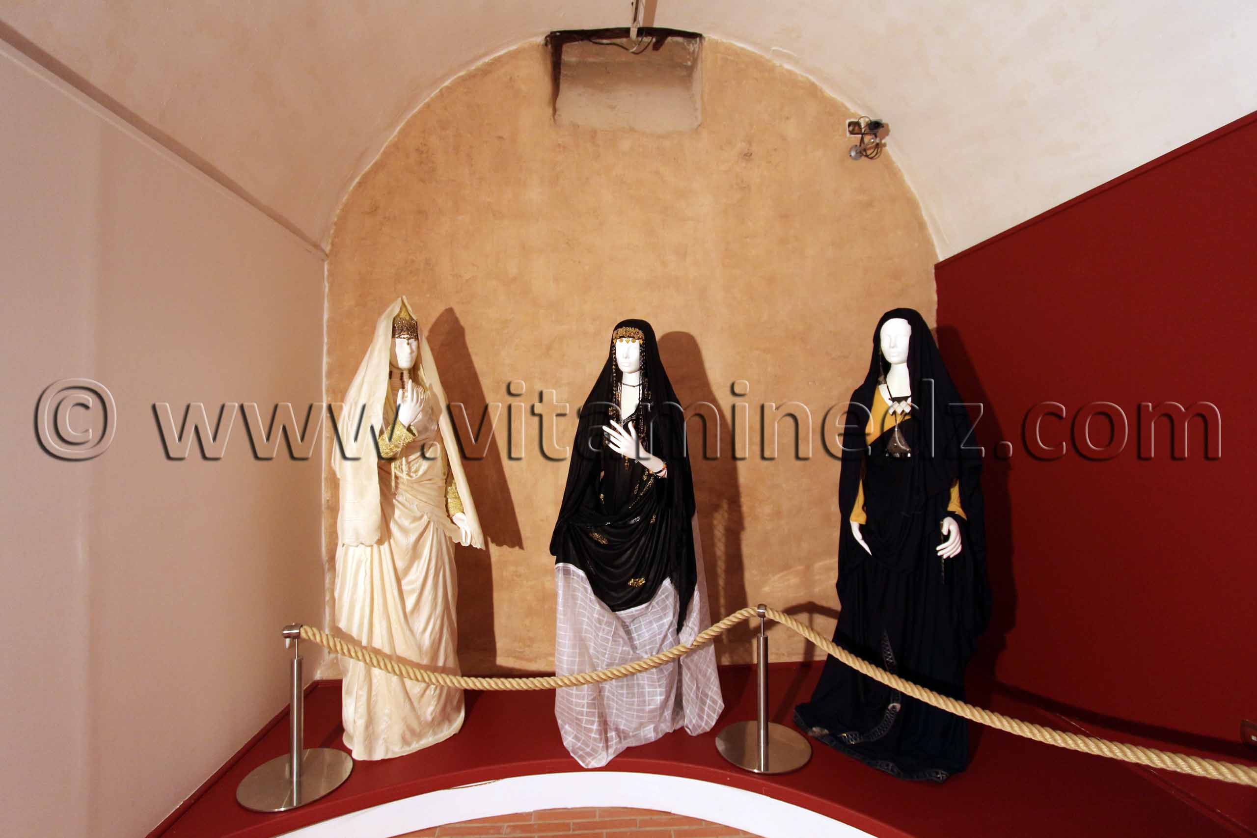 Le costume traditionnel algérien symbolise l'unité de l'identité du peuple algérien