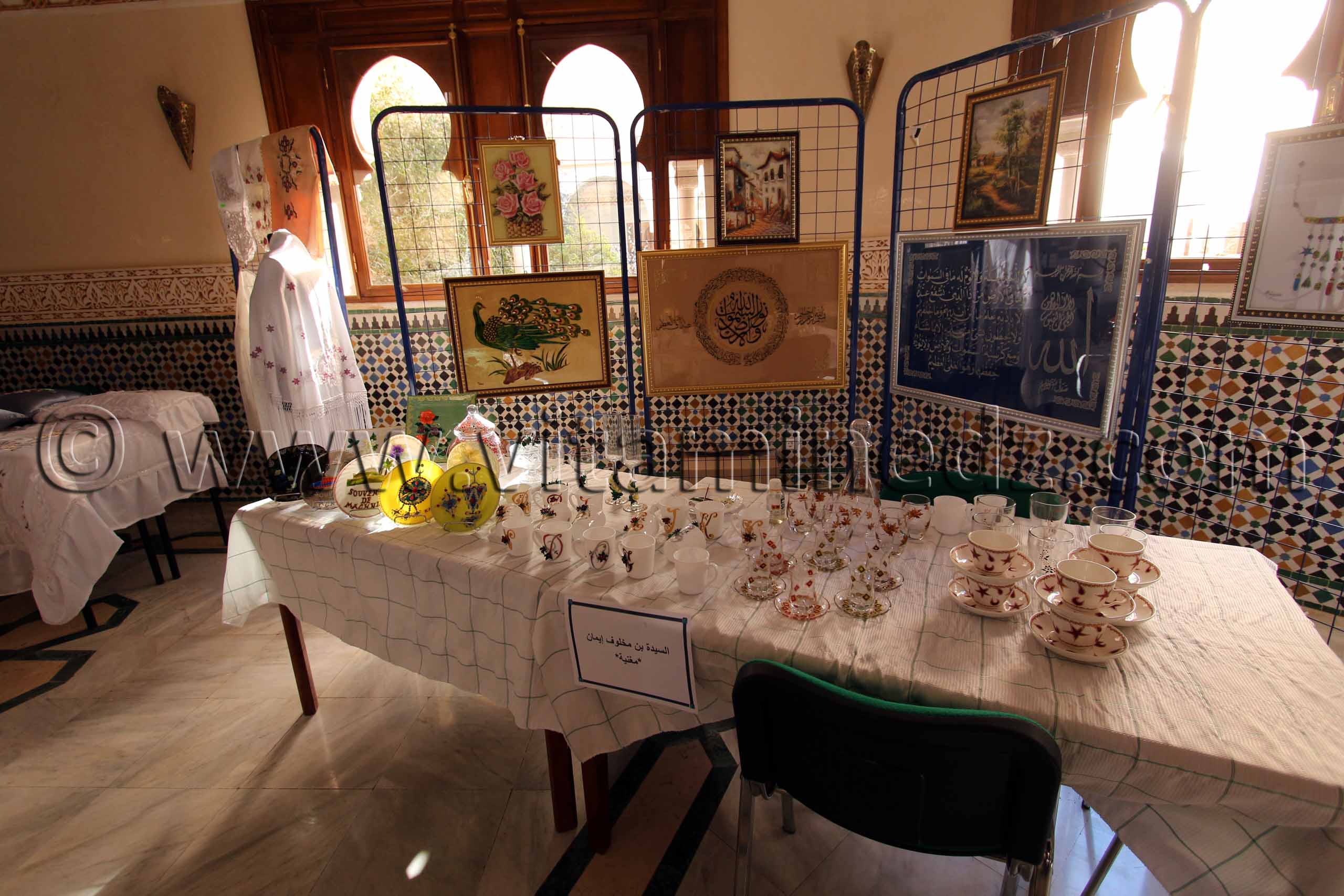 Travail artisanal Tlemcen, Couture, Peinture sur Soie, Peinture sur verre et céramique