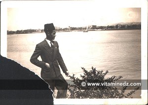 الدكتور أبو مدين الشافعي بالجيزه (مصر) سنة 1944