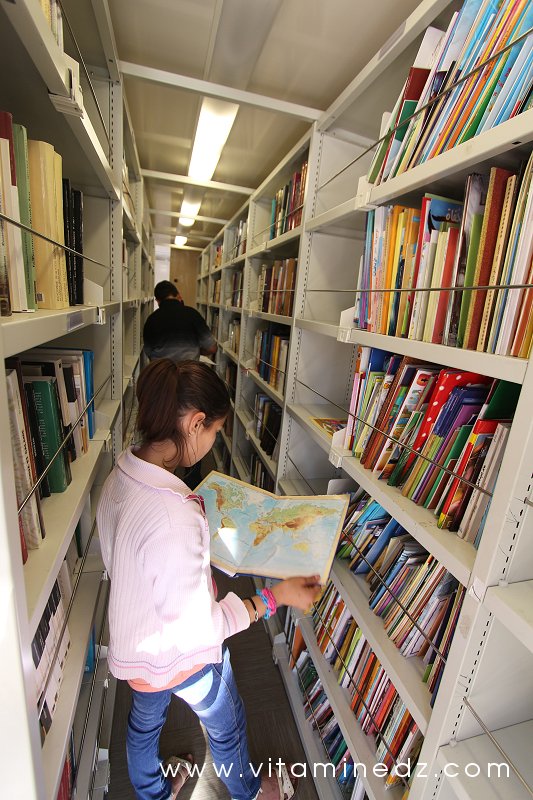 Bibliobus à Tlemcen, dans le cadre du Festival Lire en fête