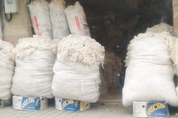 Arrêt sur image - Vu à Souk-Ahras:  La plus récente salle de cinéma de Souk-Ahras transformée en échoppe où se vend de la laine de mouton en vrac