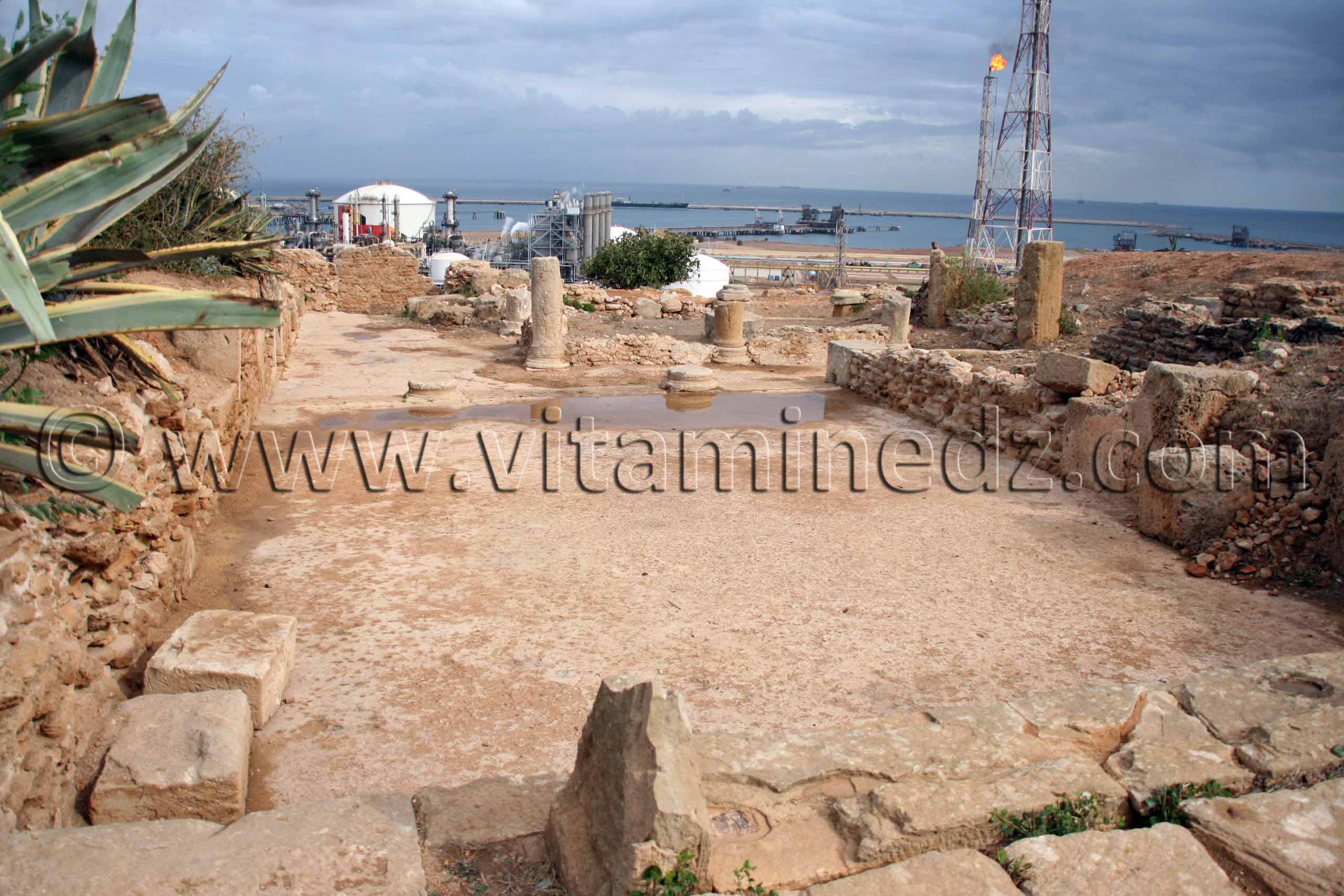 Rafinneries de Petrole à Portus Magnus (Bethioua, St Leu) ou ce qu'il en reste ... (Wilaya d'Oran)