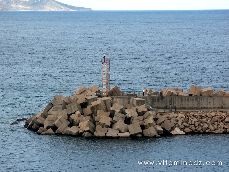 Port d'Azeffoun, balise