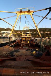 Navire de Pêche au Port de pêche à Tenes (W. Chlef)
