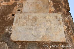 Gravure de remerciements à Notre Dame de Tenes (W. Chlef) et l\'ancienne église de Chlef, aujourd\'hui mosquée.