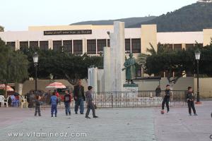 Tenes (W. Chlef) Place des martyrs et CEM Benmouna Med