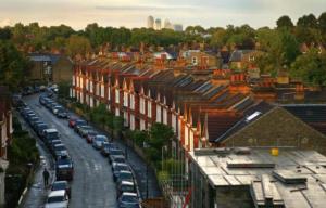 Planète - Le béton menace les jardins anglais qui virent du vert au gris...