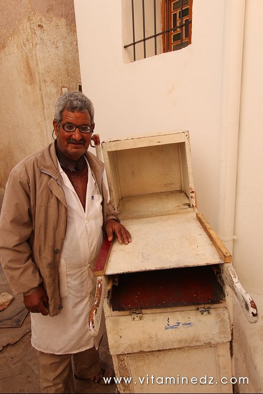 Ferrane Essalihines  t'wajan, siniyates de gateaux , khobz eddar, ka3k, karanetica