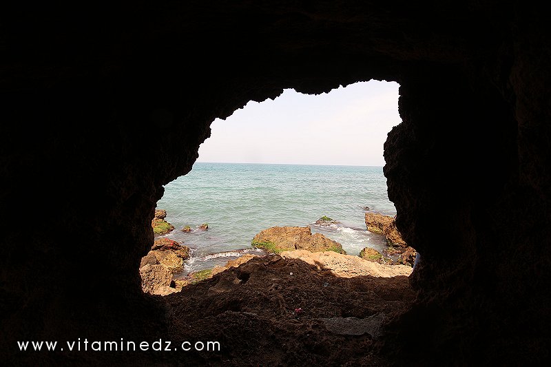 Grottes et rochers servant de tombeaux de la période phénicienne (Tenes - Chlef)