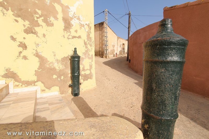 2 Canons Ottomans plantés à l'entrée de la Mosquée Sidi Maïza (Vieux Tenes)
