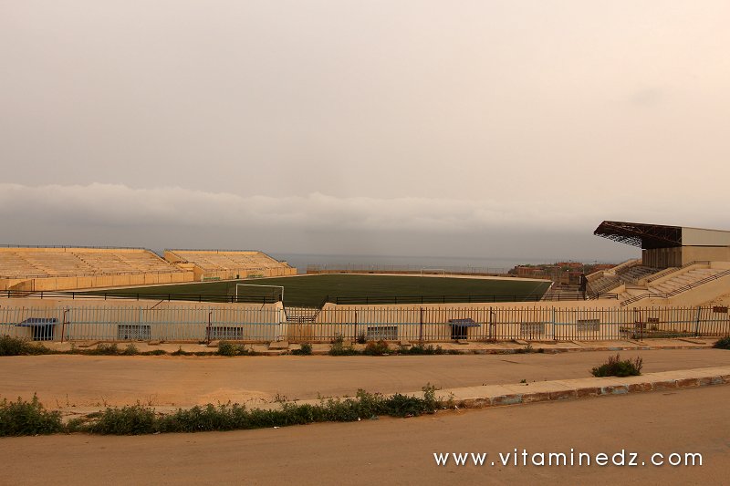 Tenes (W. Chlef) nouveau stade à la sortie ouest de la ville