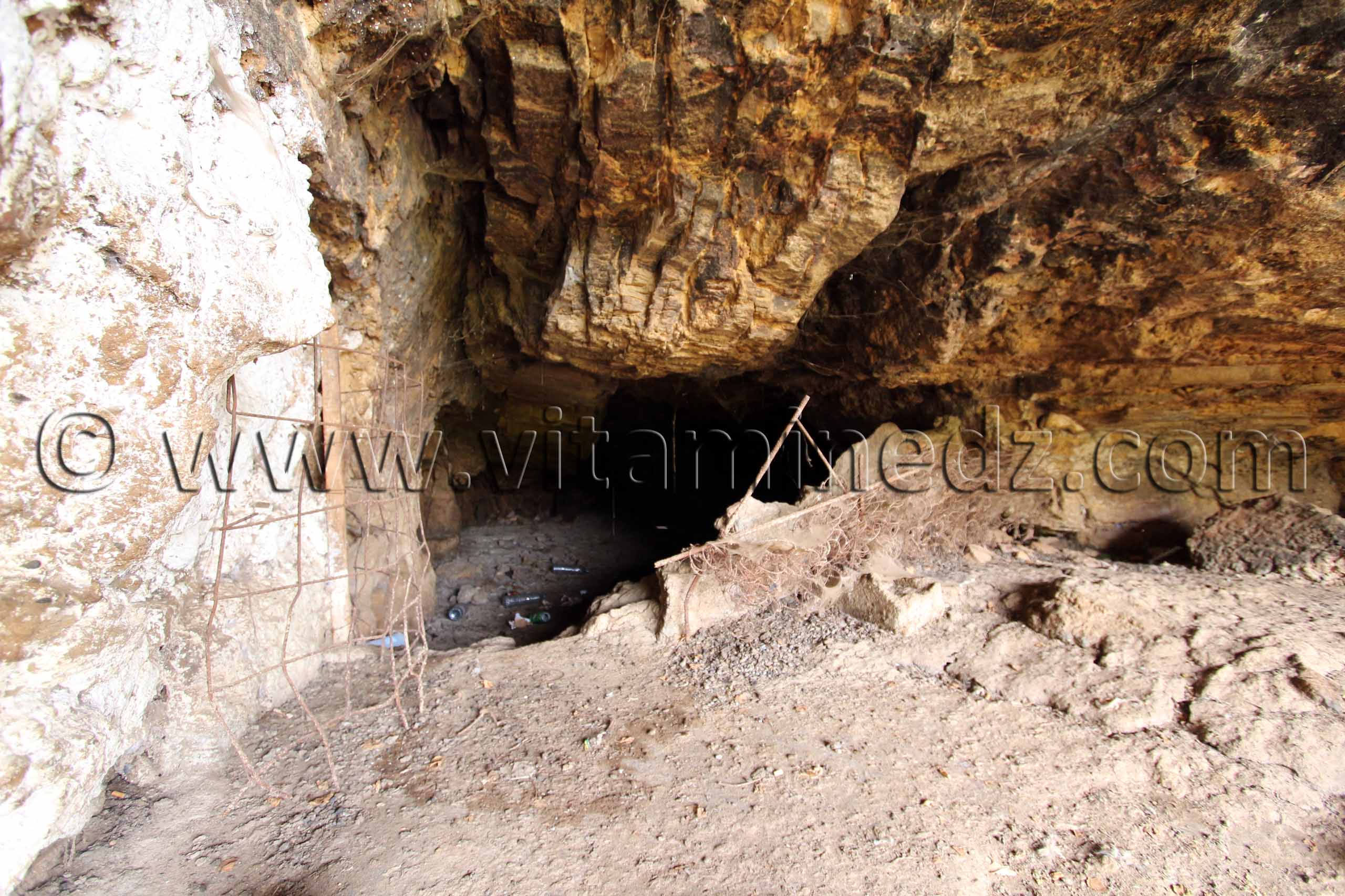 Grotte près de l'abattoir à Tenes (W. Chlef)