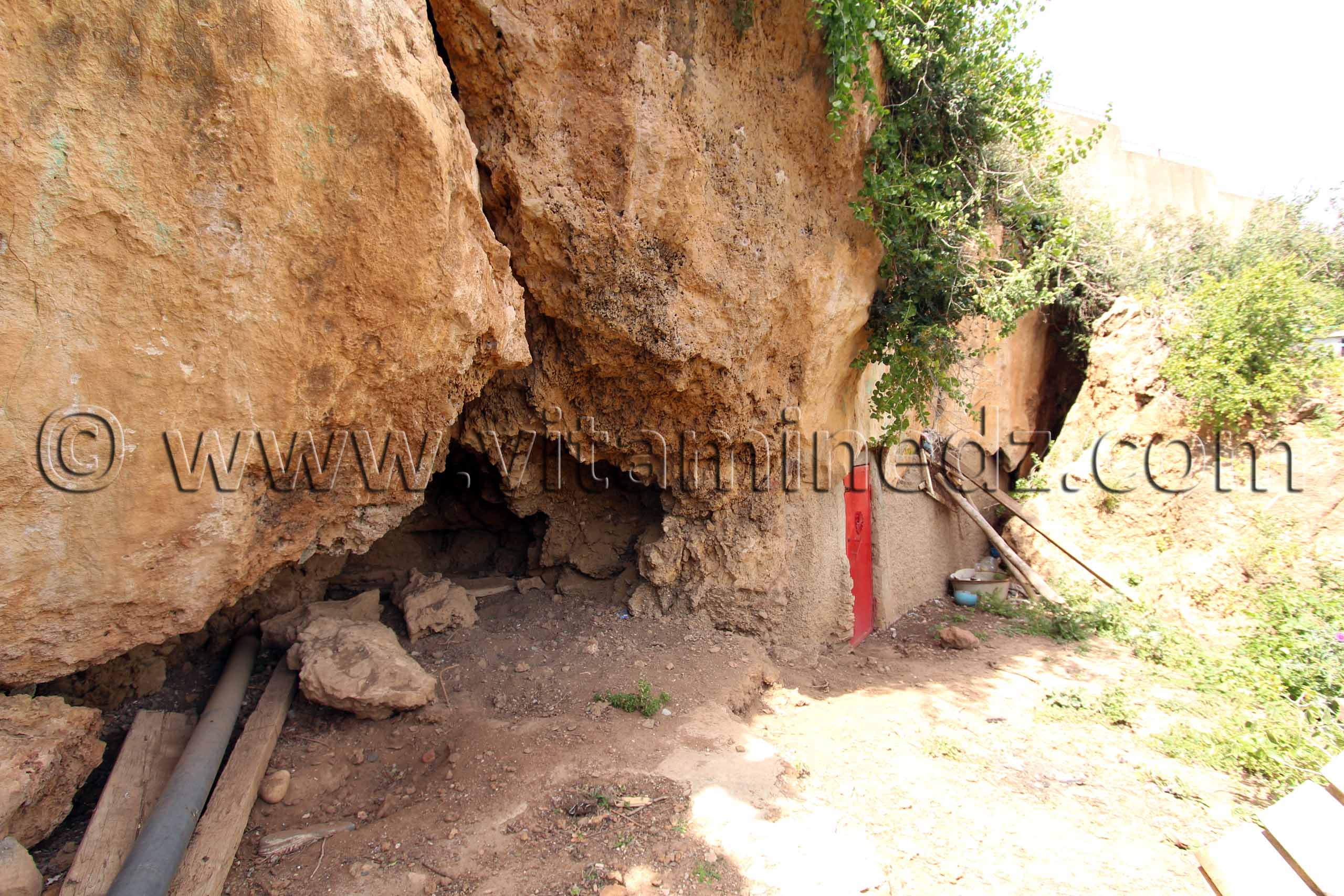 Grotte près de l'abattoir à Tenes (W. Chlef)