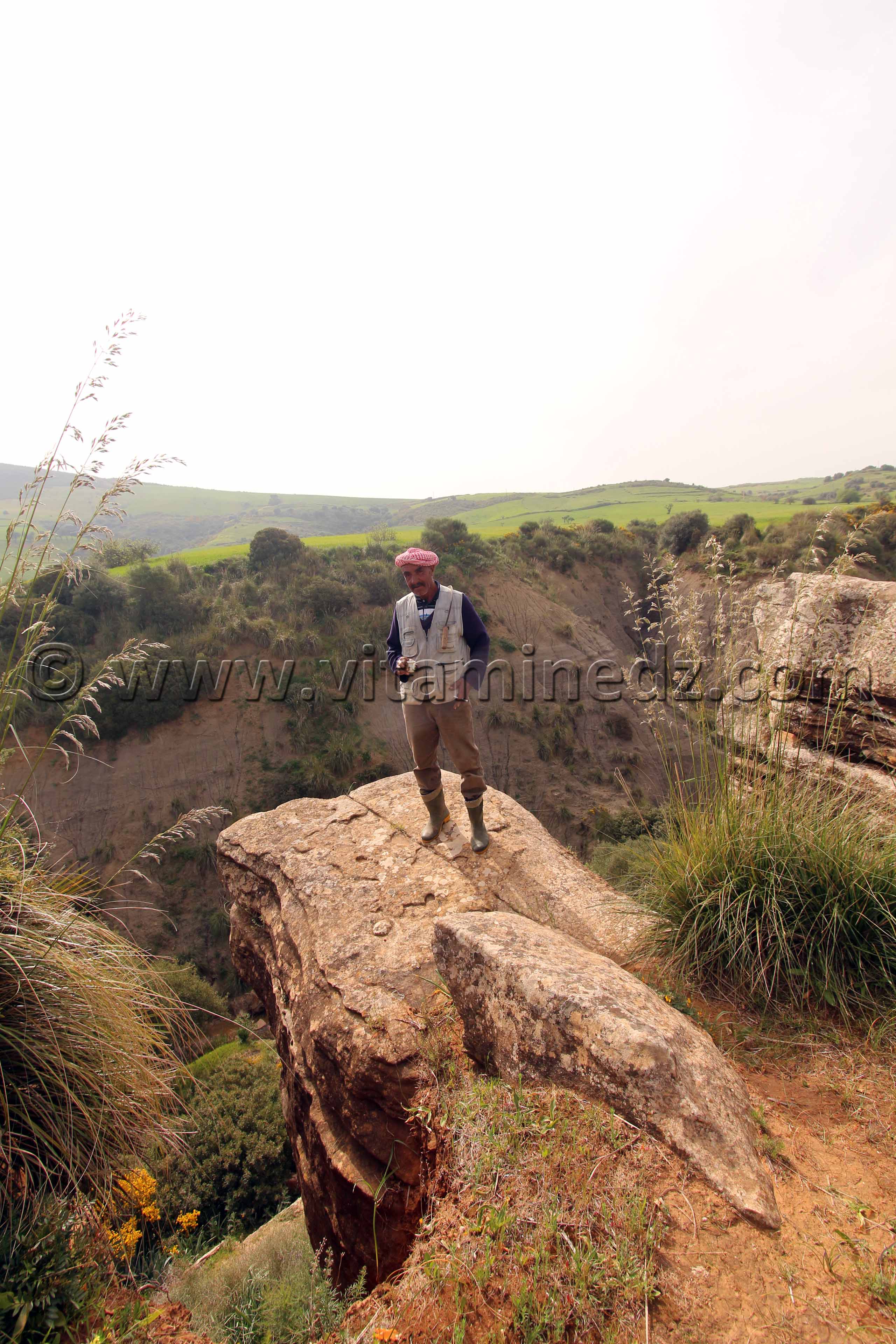 Gros Blocs d'une Ville romaine inconnue enfouie sous le Cimetière de Sidi Ali Ben Aliya à Tafraout (Commune Abou El Hassan, W. Chlef)
