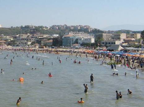 Jijel - Débarrassée des baraques et des squatteurs: la plage Kotama  retrouve son look