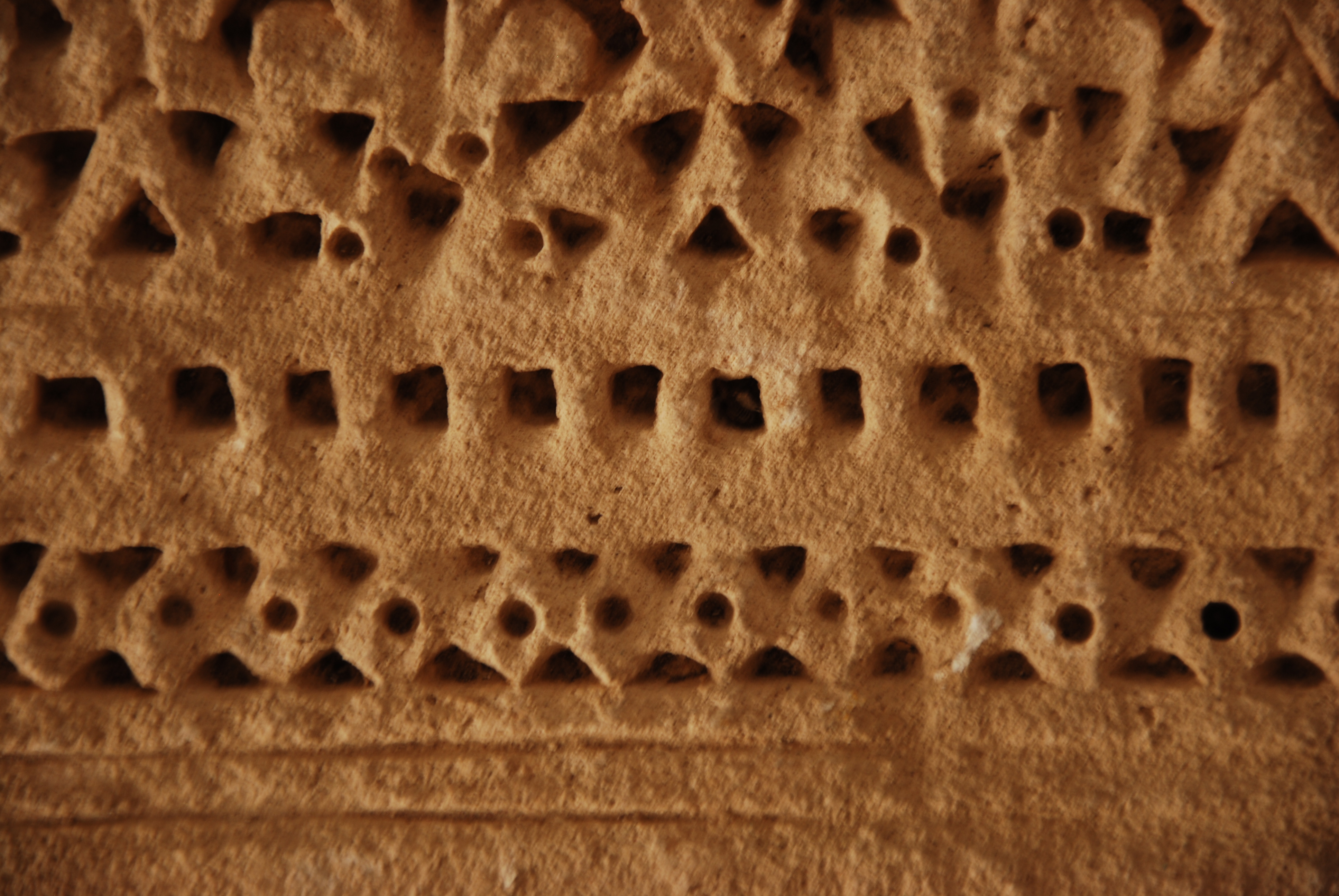 Détail d'un panneau de stuc de Sedrata conservé au Musée de Ouargla