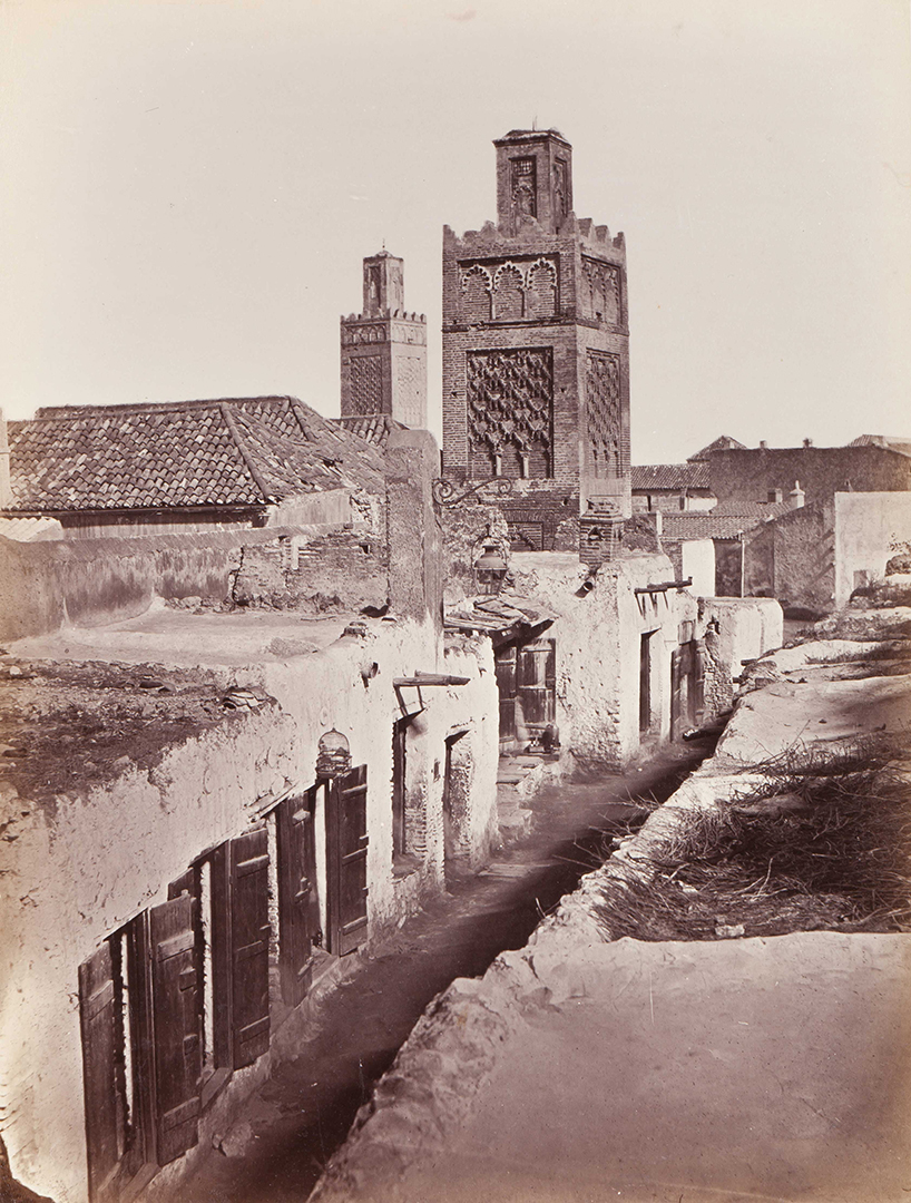 Rue de Tlemcen et minaret. Campement.