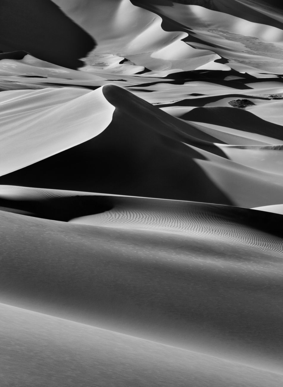 Sand dunes between Albrg and Tin Merzouga, Tadrart. South of Djanet, Algeria, 2009