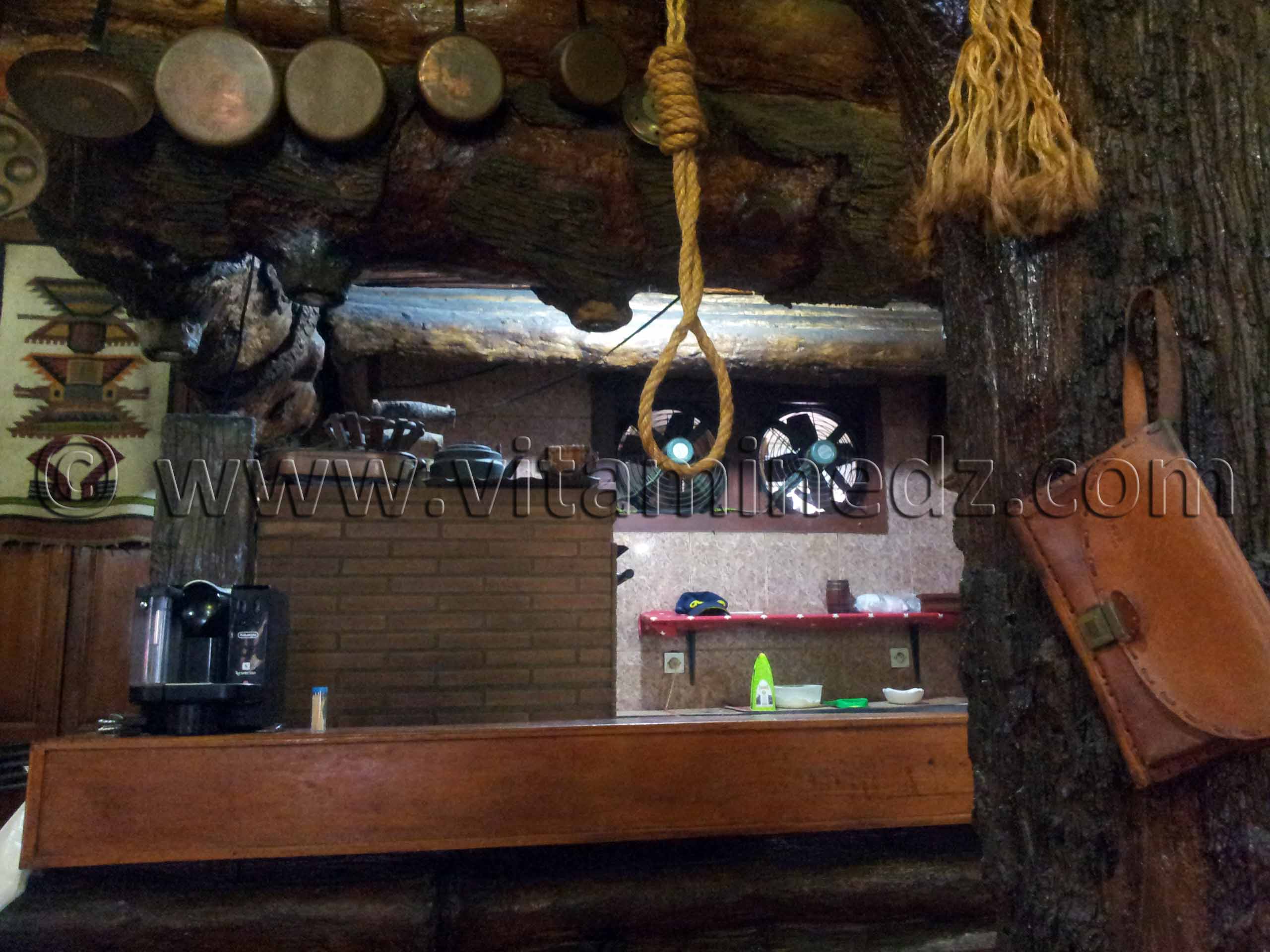 Oran, restaurant western, tu manges puis tu passe à la guillotine ...