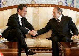 Sarkozy présente son  union méditerranéenne  à Bouteflika