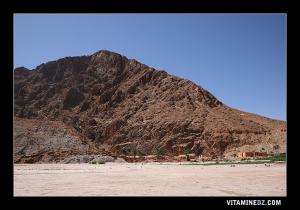 Hammam Ouarka au pied du Djbel Chmarikh, ancien volcan