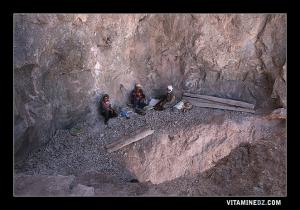 Ain Ouarka, Des générations de mineurs exploitant le sel de basalte