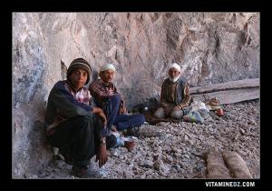 3 générations de mineurs, de père en fils exploitent les mines de sel à Ain Ouarka