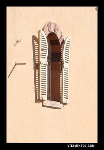 Fenetre d'une batisse coloniale de Bayadh ex Géryville