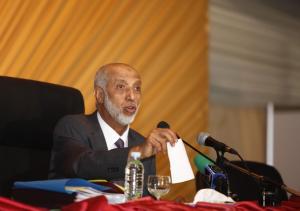 Abdelaziz Belkhadem leader du FLN donne un discours lors de l'ouverture de la troisième session du comité central