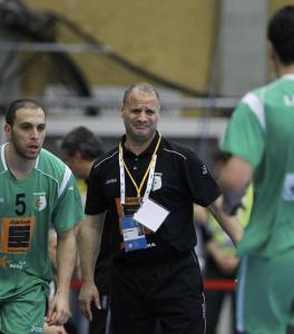 L'entraîneur Algérien chef Redouane Aouchria réagit lors du match contre la Croatie