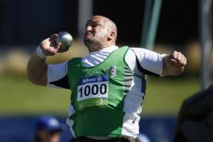 CHRISTCHURCH, la NOUVELLE ZELANDE - 24 janvier: Redhouane Ait Said de l'Algérie participe à la Lancer du poids hommes