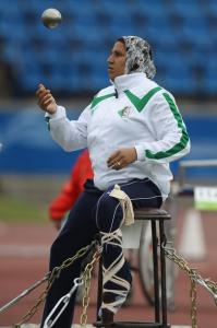 CHRISTCHURCH, la NOUVELLE ZELANDE - 23 janvier: Safia Djelal de l'Algérie participe à la Lancer du poids femmes