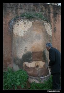 Ain El Moujadala, au dos de la mosquée du même nom.